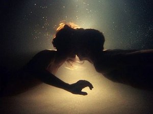 beso_couple_float_hands_kiss_love_47f8c295eef05904_by_sawyer458-d5blyl3